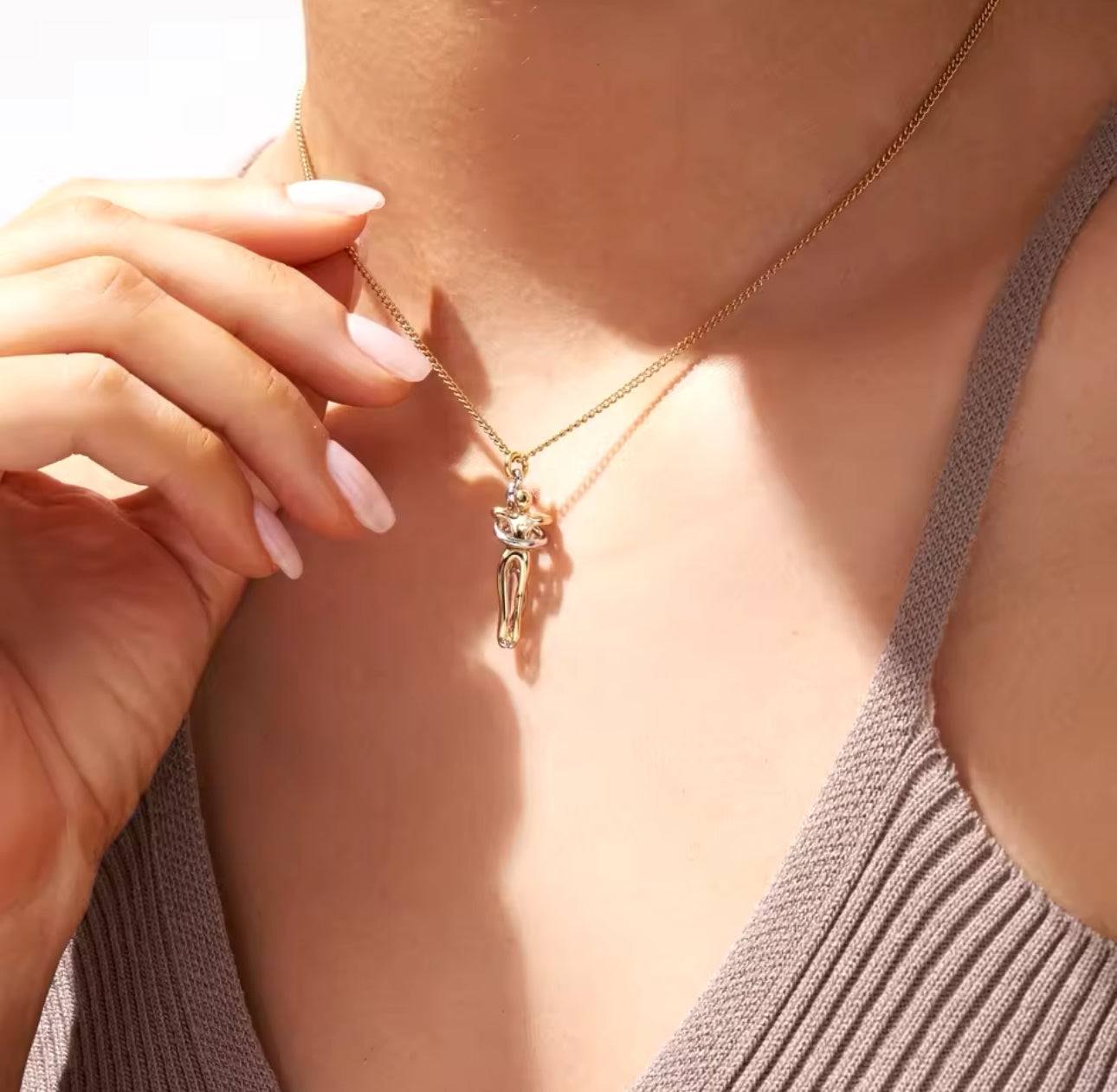 Beskrajni zagrljaj ogrlica