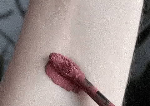 Set od 12 komada Glam Lips tečnih ruževa 💋